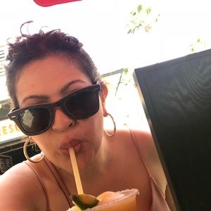 Meet your Posher, Nadia